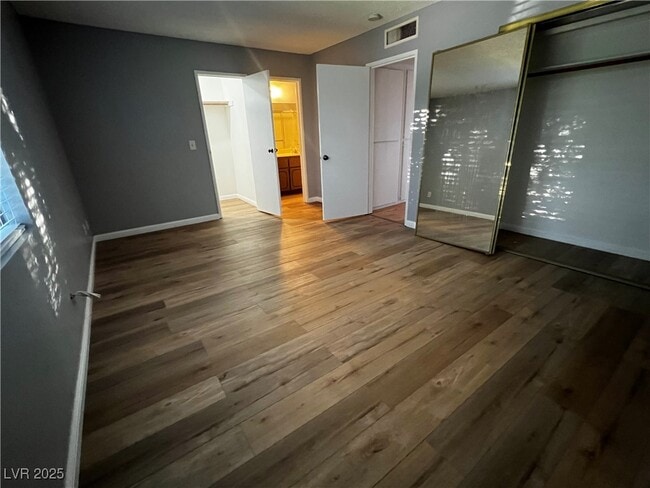 Foto del edificio - 301 Brookside Ln
