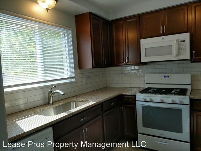 Building Photo - 509-509 Catalpa Dr