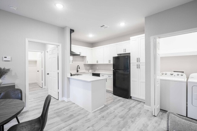 Building Photo - Green Gardens Townhomes & Apartments