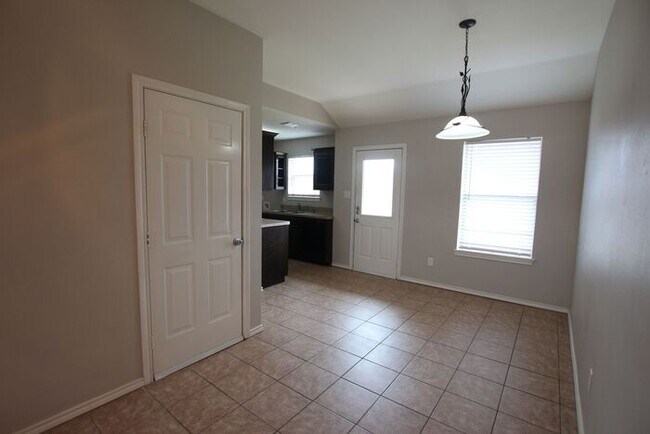 Building Photo - Coming Soon: 2 Bedroom Duplex in Lindale!