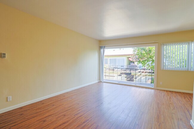 Building Photo - 4024 Nicolet Ave