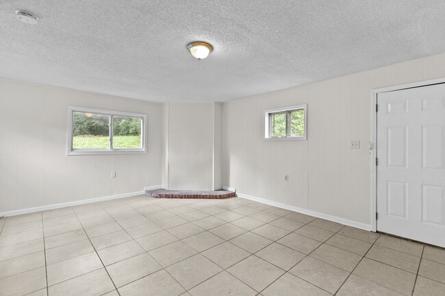 Building Photo - 7138 Garesche Ave
