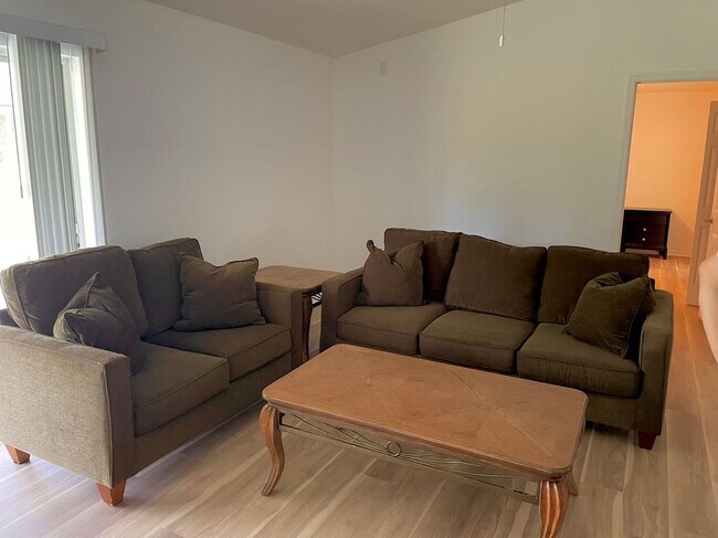 Foto del edificio - 3221 Westminster Ave SE