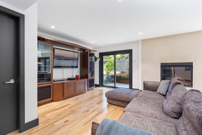 Building Photo - 7098 Nesters Rd