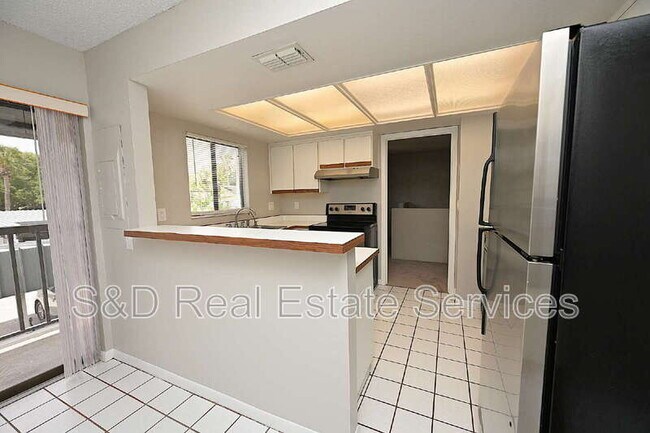 Building Photo - 1808 Village Ct