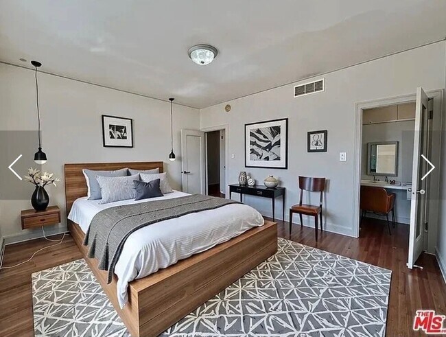 Foto del edificio - 145 N Sycamore Ave