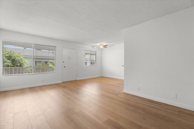 Building Photo - 934 6th St