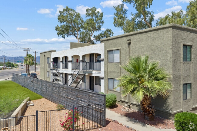 Building Photo - Juniper Canyon