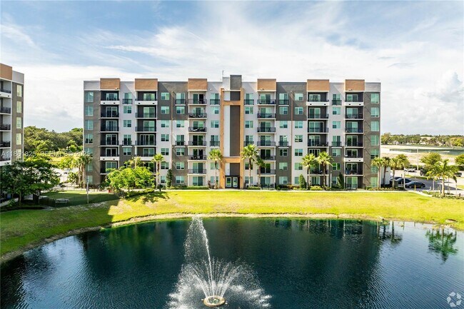 Foto del edificio - 19273 NW 27th Ave