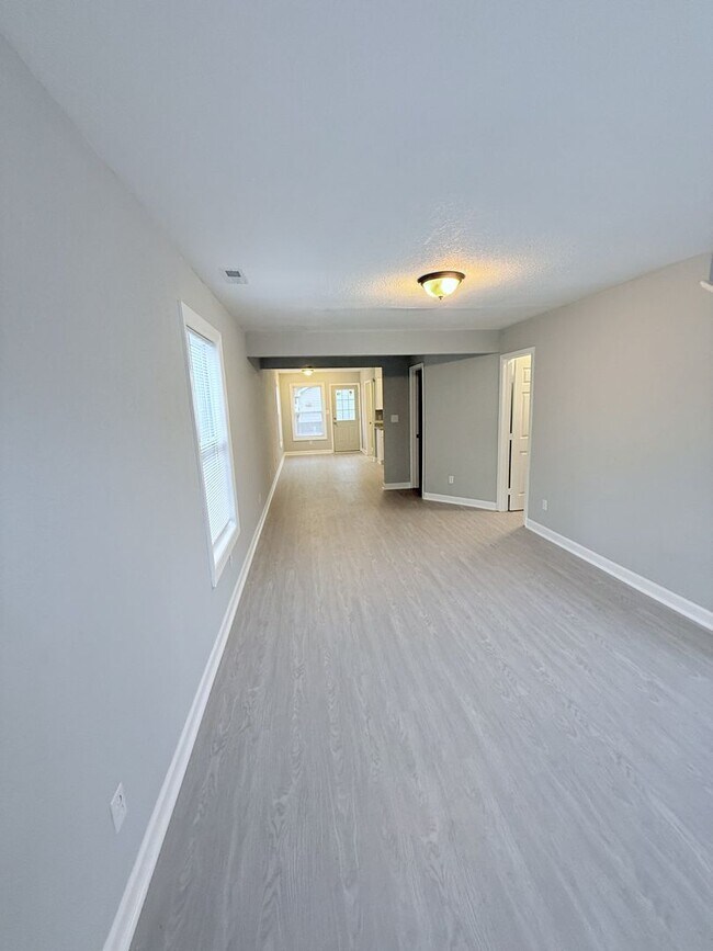 Foto del edificio - 315-317 Roselynn Lane
