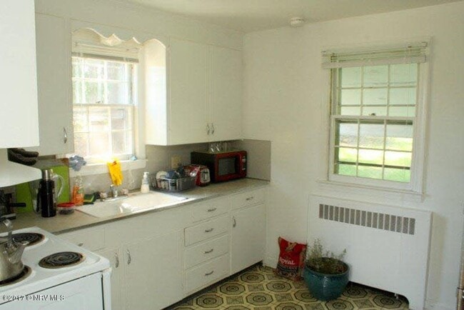 Building Photo - Charming Blacksburg Home with Spacious Bas...