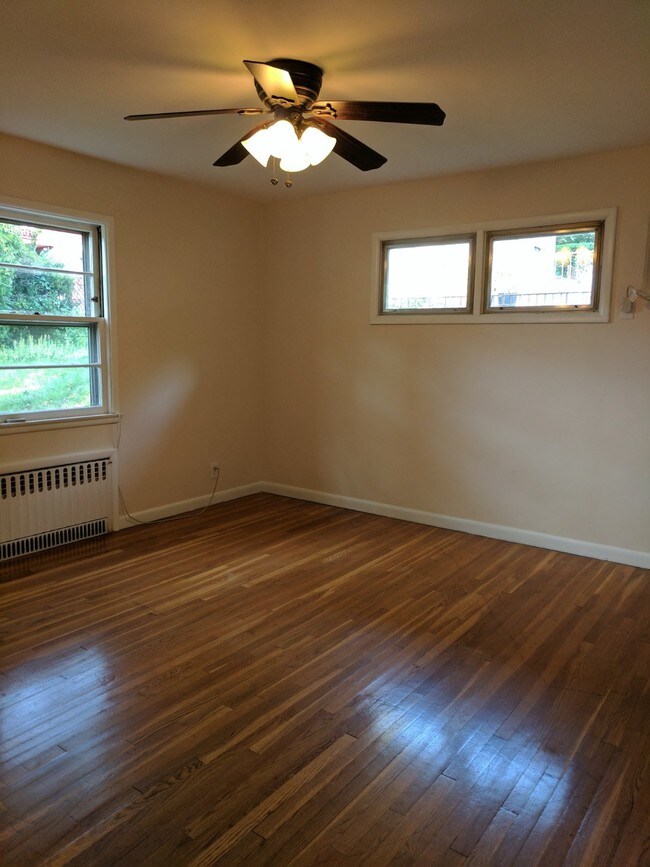 Foto del edificio - 639 Oakdene Ave