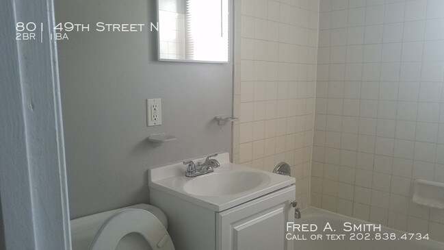 Foto del edificio - 801 49th St NE