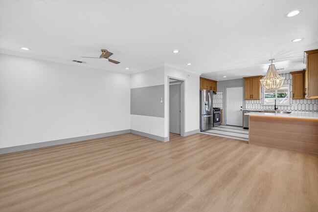 Foto del edificio - 1243 E Almond Ave