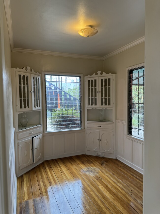 Breakfast Nook - 1137 Meadowbrook Ave