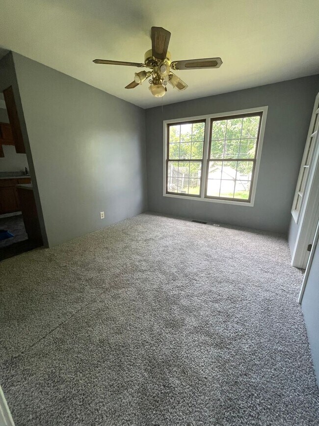 Foto del edificio - Nice 1 bed/1 bath house with fenced in bac...