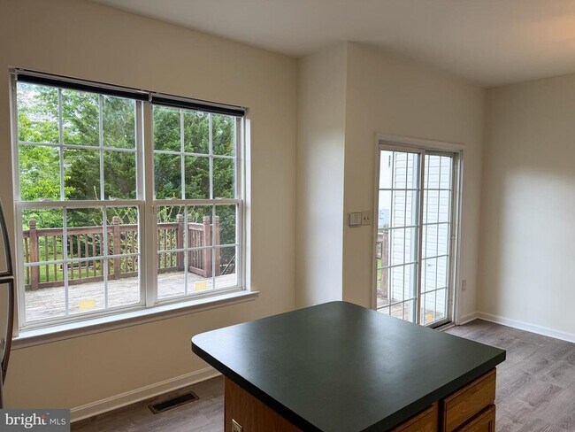 Foto del edificio - 99 E Highland Cir