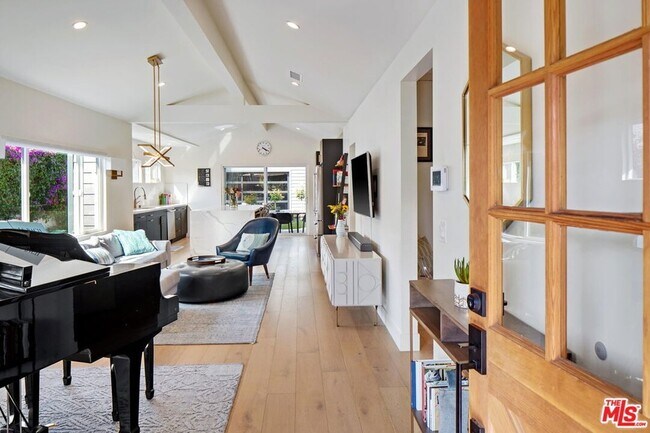 Foto del edificio - 3343 Atwater Ave
