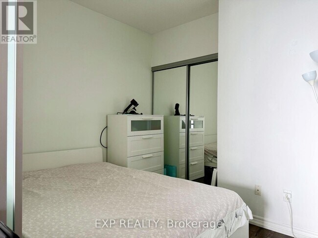 Photo du bâtiment - 386-3386 Yonge St