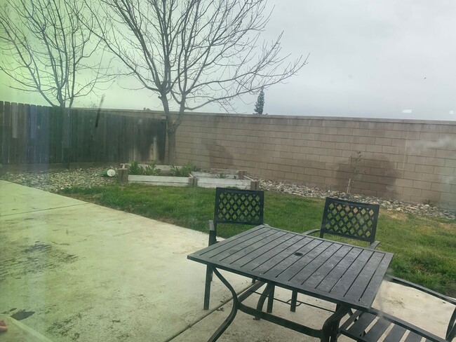 Foto del edificio - 4 Bedroom 2.5 Bath ready soon