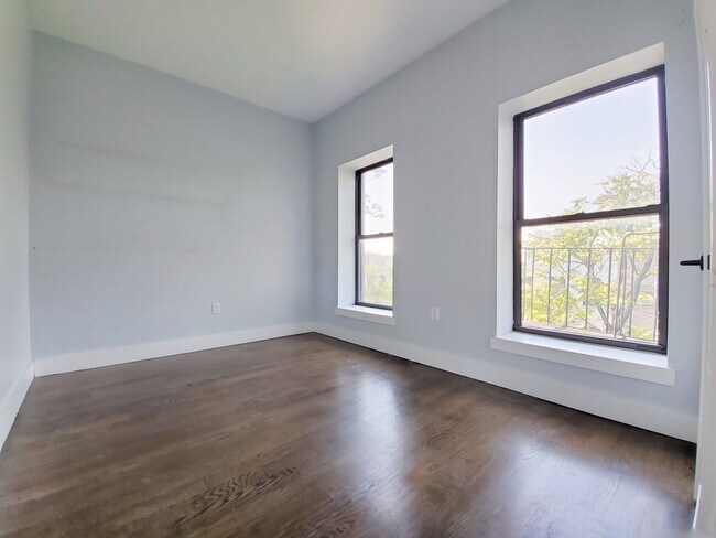 Foto del edificio - 415 Suydam St