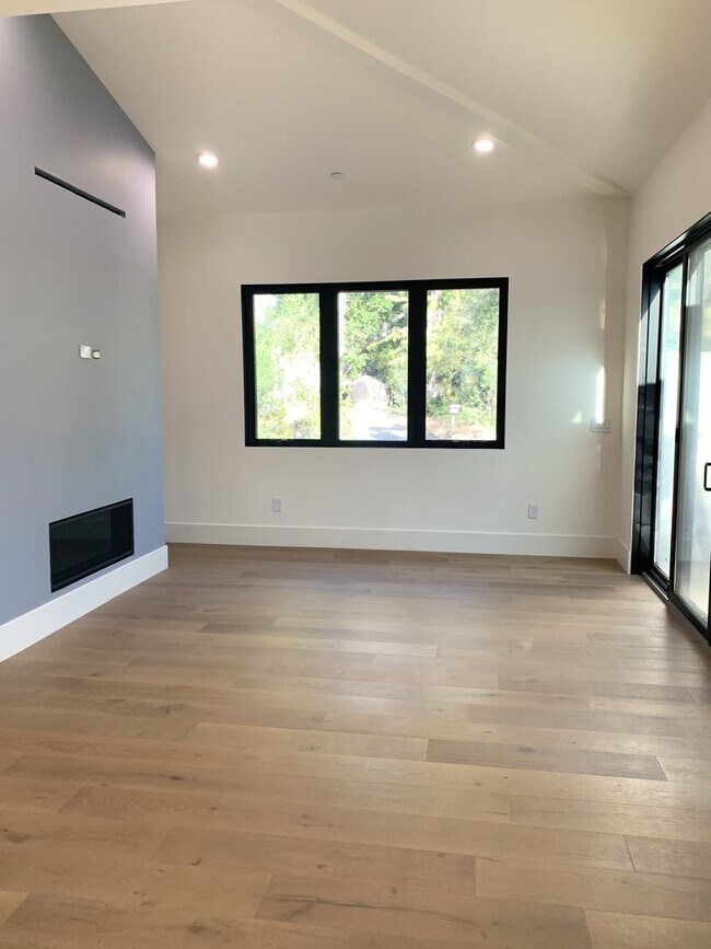 Foto del edificio - Bright, Modern & Beautiful – 3BR Home in M...