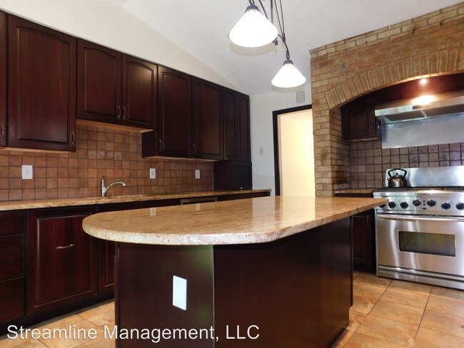 Building Photo - 4 br, 3 bath House - 10321 Bells Mill Ter