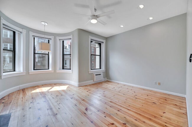 Building Photo - 2117 N St NW
