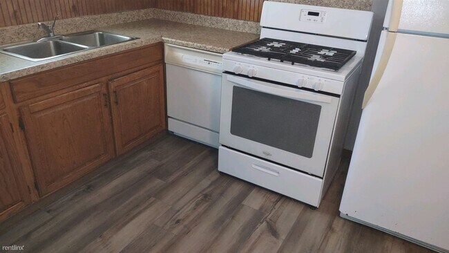 Building Photo - 2 br, 1 bath Duplex - O-2086 Lake Michigan...