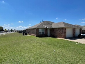 Building Photo - 426 E Asher Ct