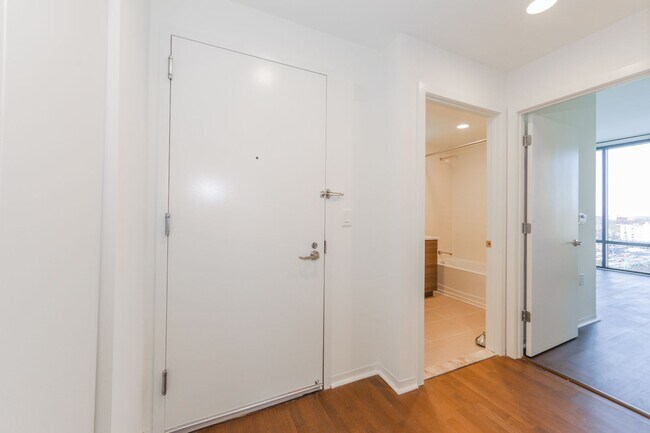 Building Photo - Hudson Lights (2/Bdrm Corner NYC Views)