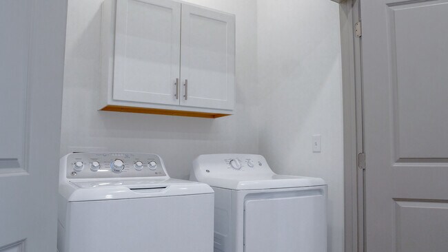 The Manchac: 1 BR, 1BA- Laundry In-Unit - The Oaks at Riverbend