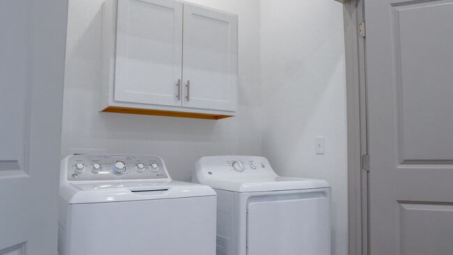 The Manchac: 1 BR, 1BA- Laundry In-Unit - The Oaks at Riverbend