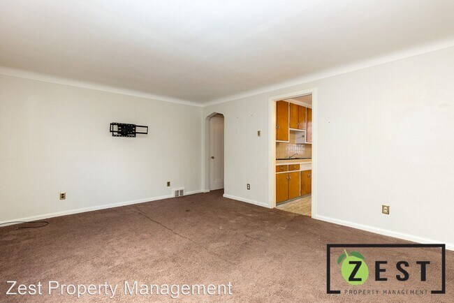 Building Photo - 1 br, 1 bath Apartment - 19691 Cliff Stree...