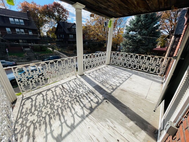 Building Photo - Squirrel Hill Duplex