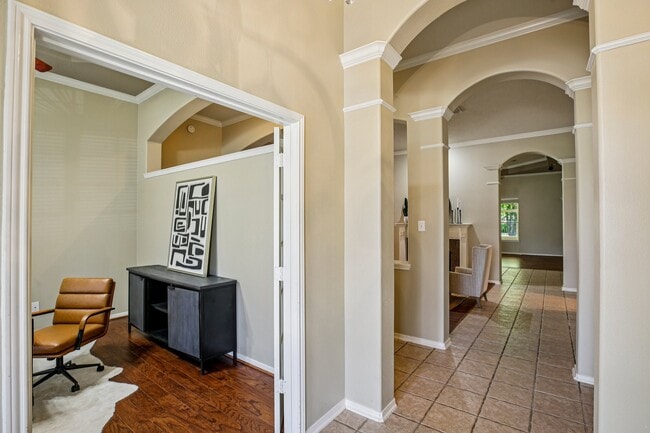 Building Photo - 8822 Ballinger Dr