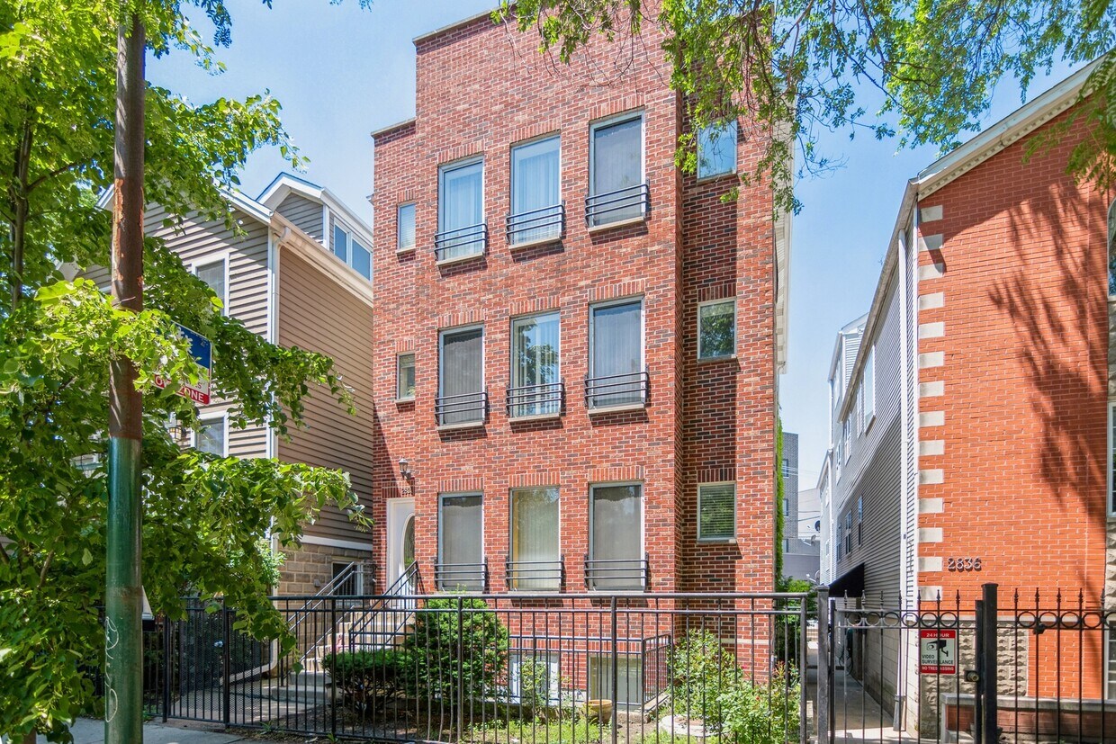 Primary Photo - 2832 N Damen Ave