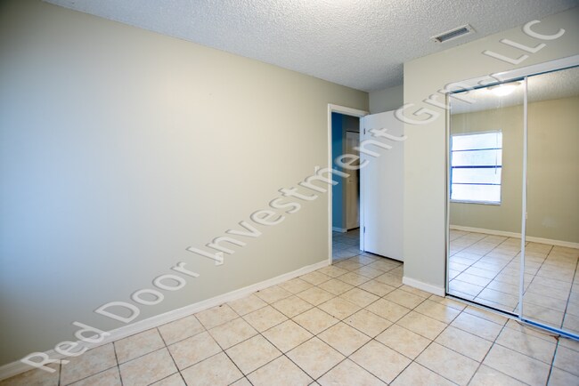 Foto del edificio - Spacious 3/1 Duplex with Laundry Room