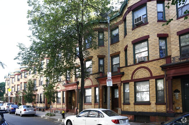Foto del edificio - 24-26 Edgerly Rd