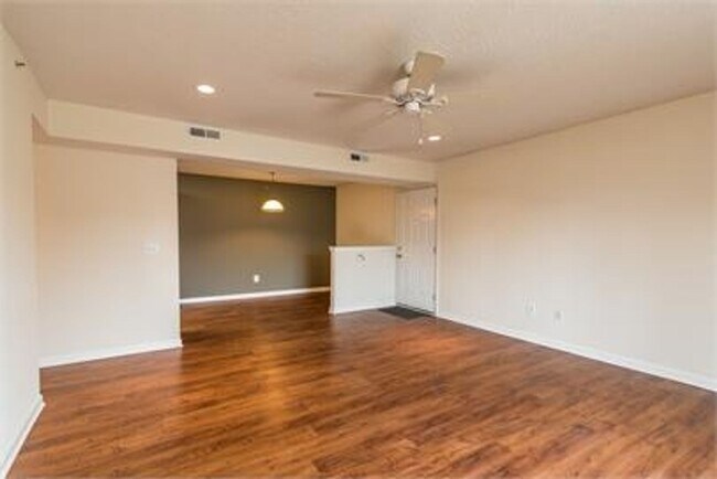 Foto del edificio - Creek Pointe