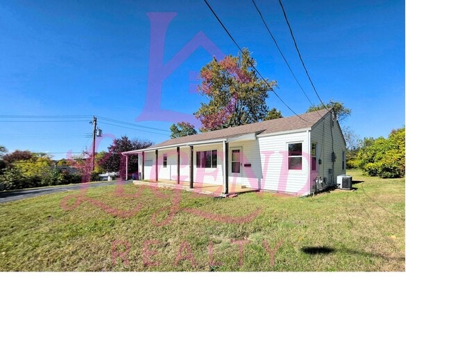 Building Photo - Charming 3-Bedroom with Huge Yard & Covere...