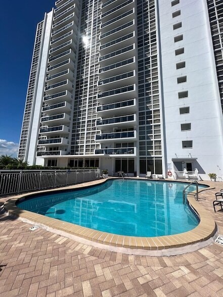 Foto del edificio - 2701 N Ocean Blvd