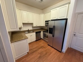 Building Photo - 705 Maple St