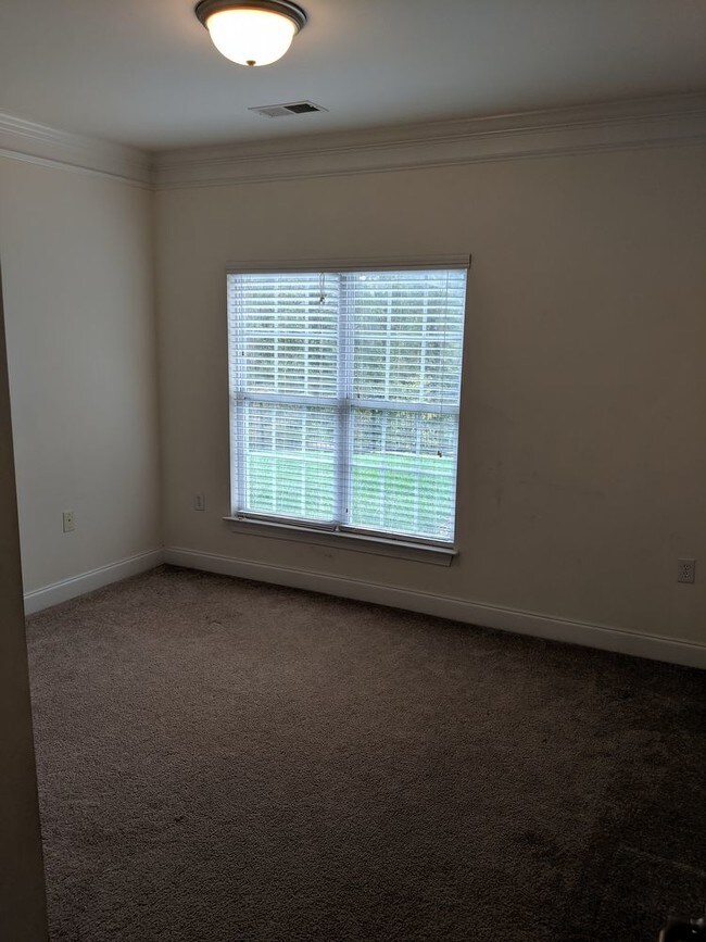 Building Photo - Spacious two bedrooms/two bathrooms condo