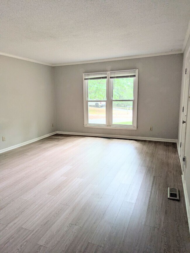 Foto del edificio - 2213 Stayman Cir