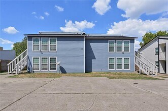 Building Photo - 403 Manuel Dr
