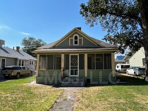 Building Photo - 927 Chipeta Ave