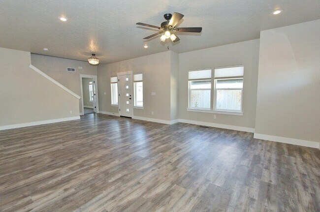 Building Photo - Immaculate North End Home