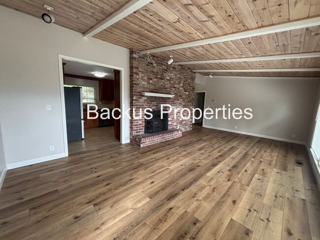 Building Photo - Great one-story home with the serenity of Pine Canyon