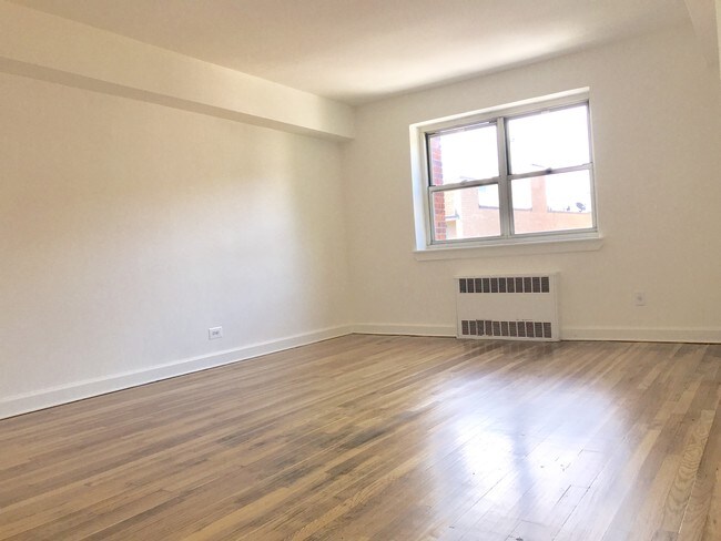 Foto del edificio - 135-05-135-25 Hoover Ave